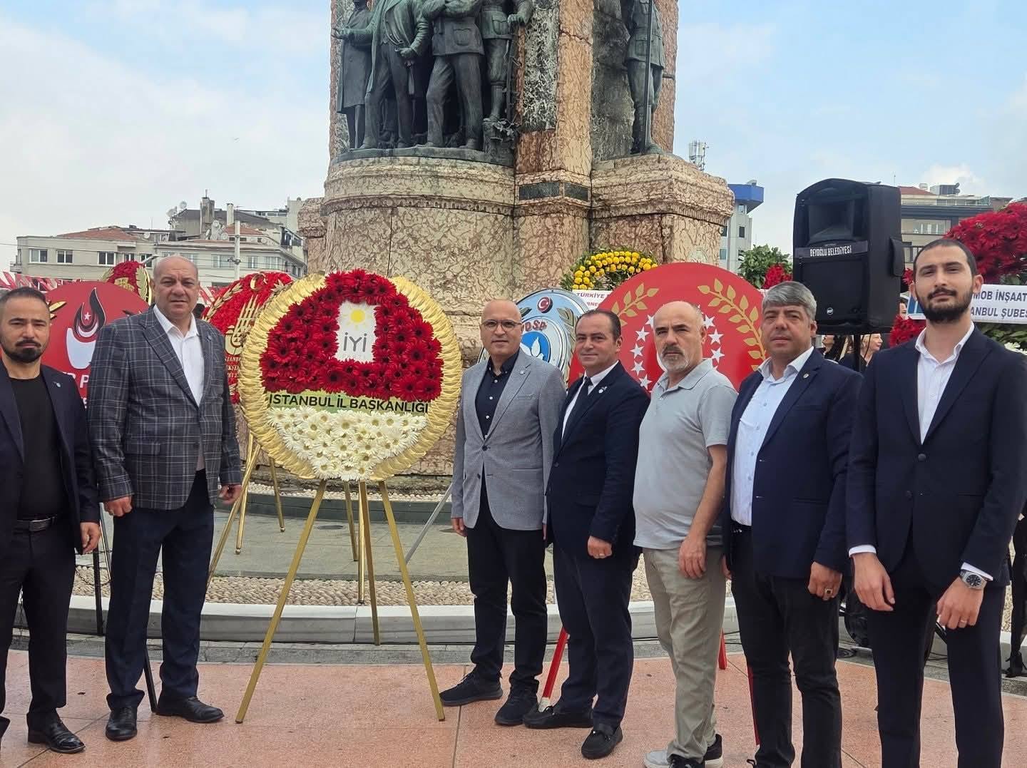 İYİ Parti Beyoğlu’ndan 30 Ağustos Zafer Bayramı’nda Taksim’de Çelenk Töreni